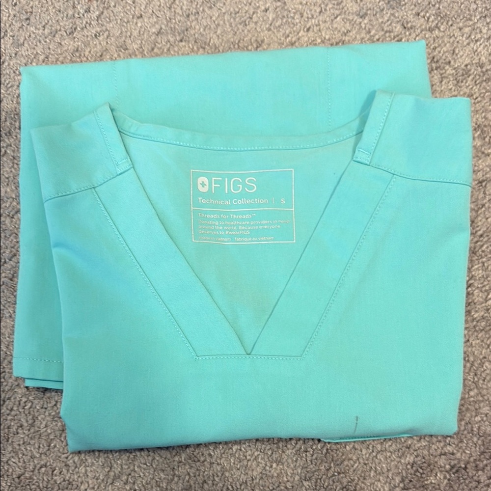 FIGS Torquoise Scrub Top